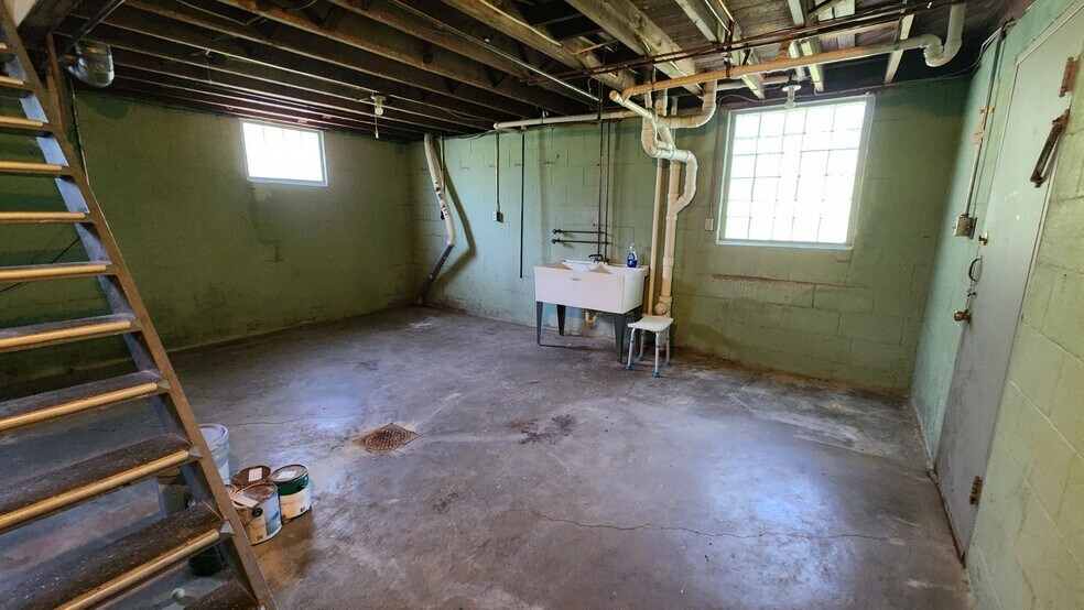 Building Photo - 7771 Cheviot Ave
