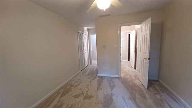 Building Photo - 5190 Southlake Dr