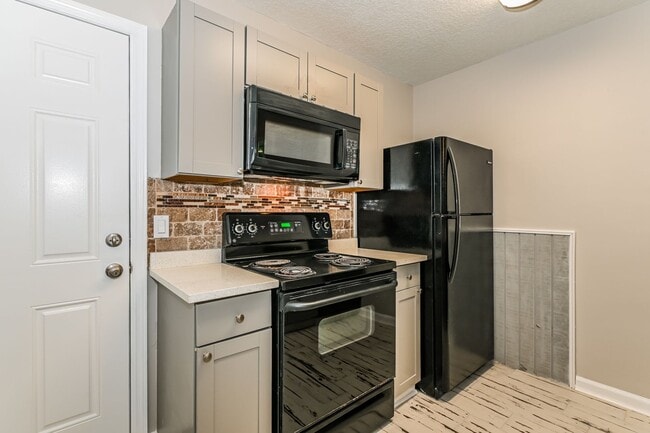 Building Photo - Neptune Beach Townhouse - On Huge Lot in Q...