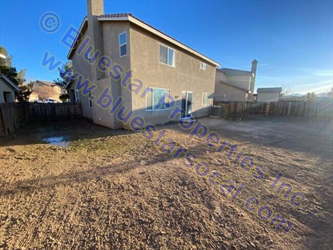 Building Photo - Home in VICTORVILLE! 4bd/2.5ba