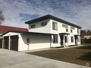 Building Photo - Stunning NEW Duplex in Murray