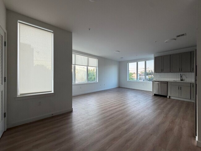 Building Photo - 306 Bergen Ave