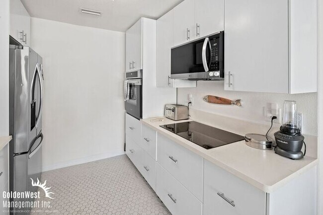 Building Photo - Bright and Modern 2Bdm 2Ba Townhome with Private Patio in Scripps Ranch!