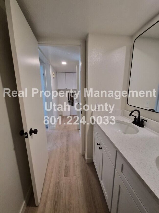 Building Photo - 1146 W 100 N