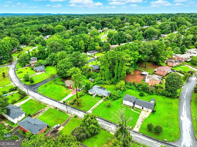 Building Photo - 2493 Miriam Ln