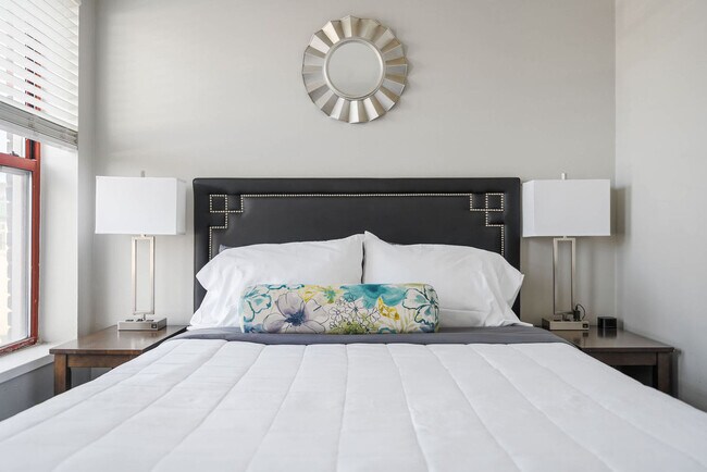 Building Photo - 615 N East St