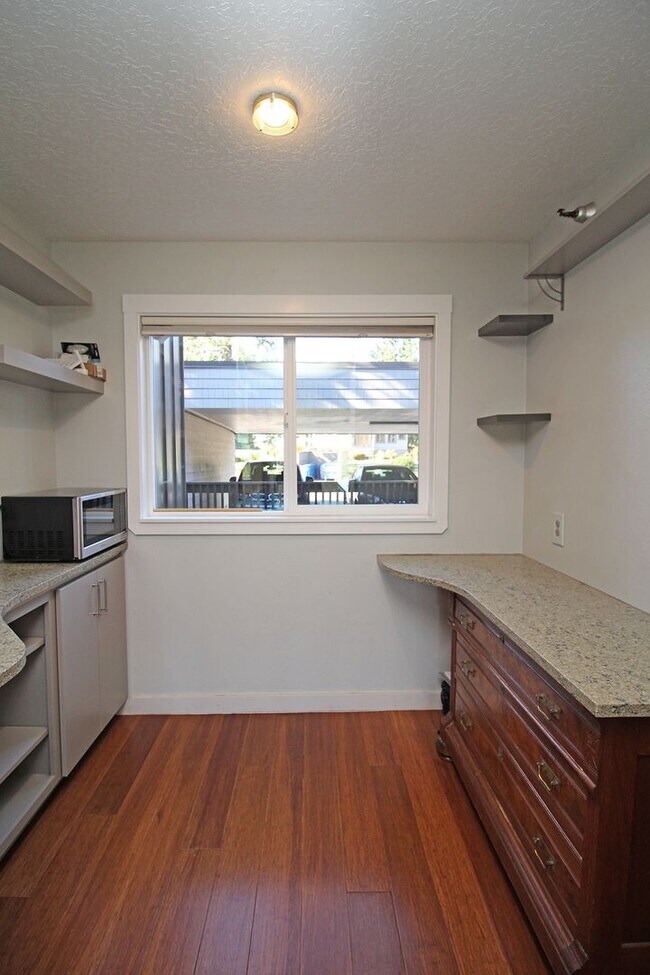 Building Photo - 7545 N Edgewater St