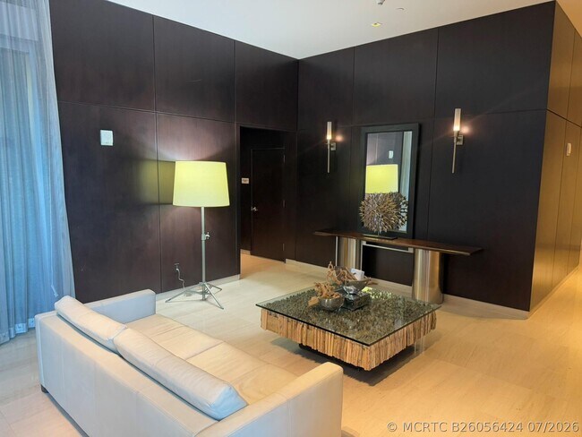 Building Photo - 900 Biscayne Blvd