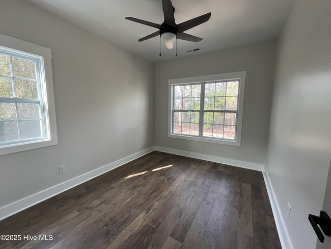 Building Photo - 604 Creekway Cir SE