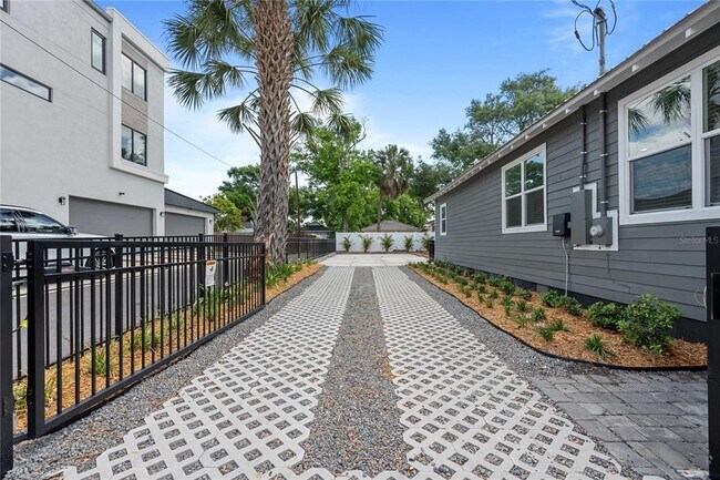 Building Photo - 2203 N Blvd