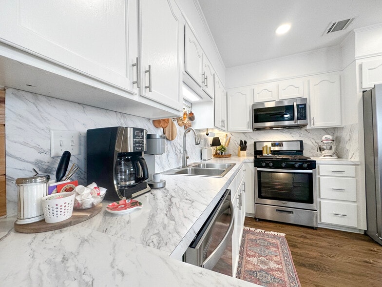 Building Photo - 402 Wallace Dean Rd