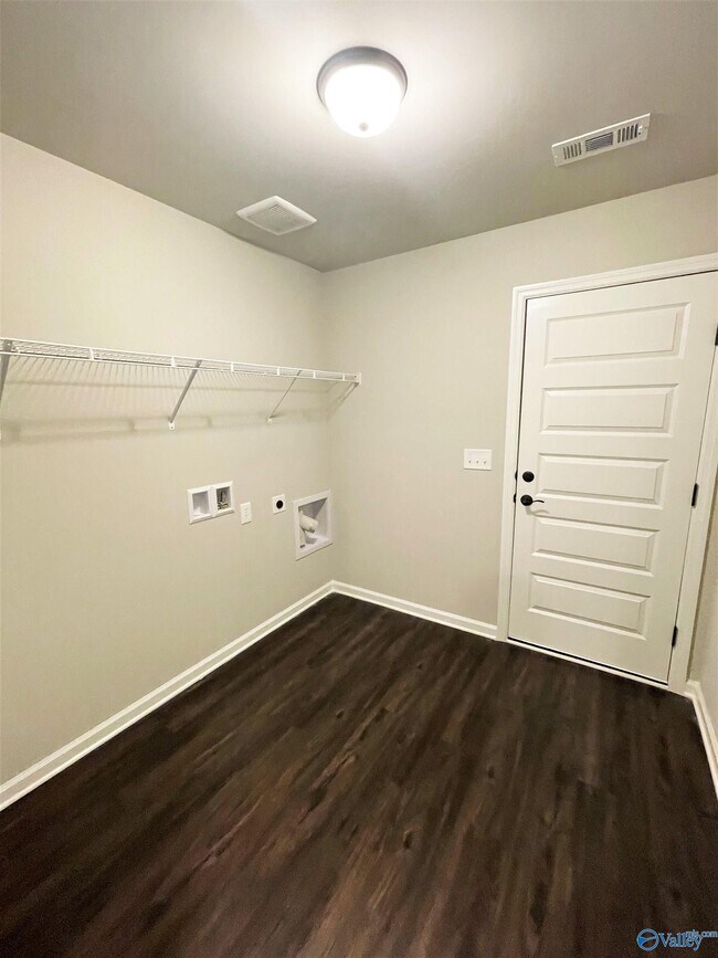 Building Photo - 126 Beaver Brook Pl
