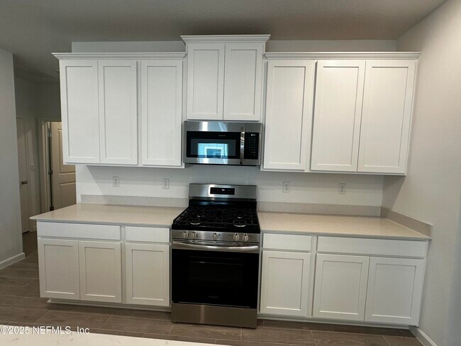 Building Photo - 235 Simonson Run