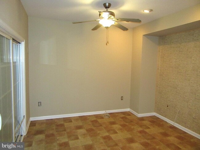 Building Photo - 103 Persimmon Pl