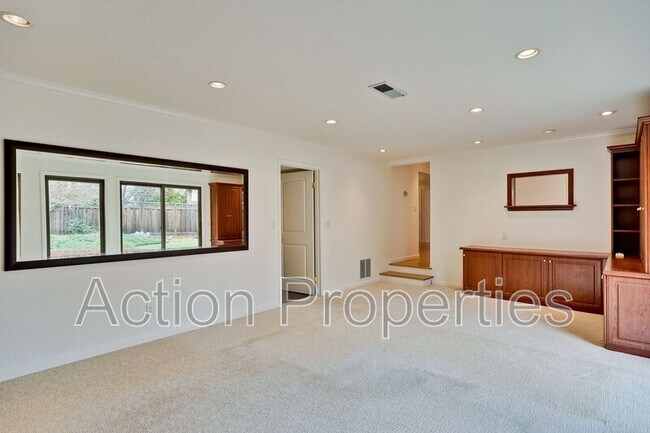 Building Photo - 2685 Yorkton Dr