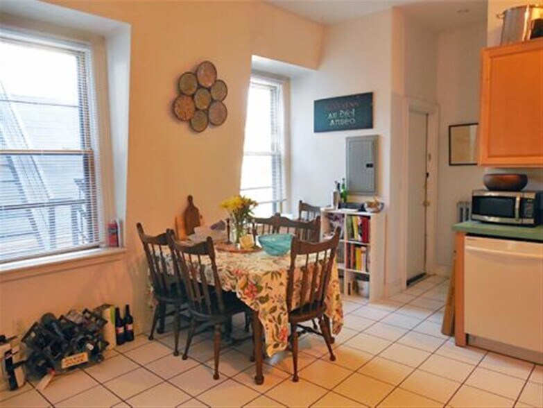 Building Photo - 194 Central St