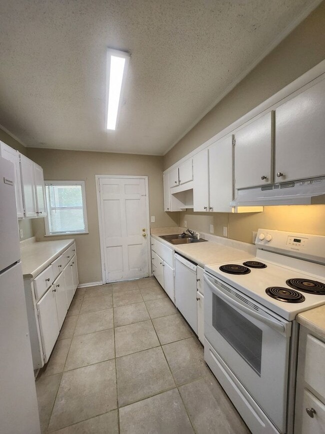 Building Photo - 110 Ruberia Ave