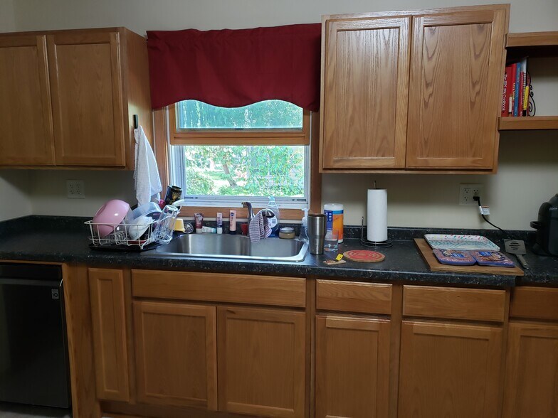 Kitchen - 2267 S Syene Rd