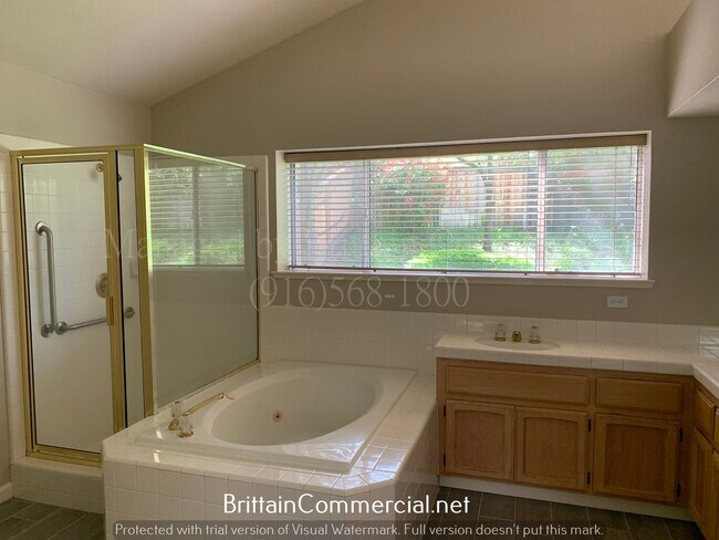 Building Photo - Gorgeous 3 Bedroom 2 Bath House at Courtsi...