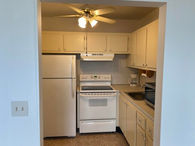 Building Photo - 209 Norwich I