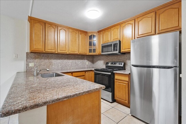 Building Photo - 3310 Fir Ave