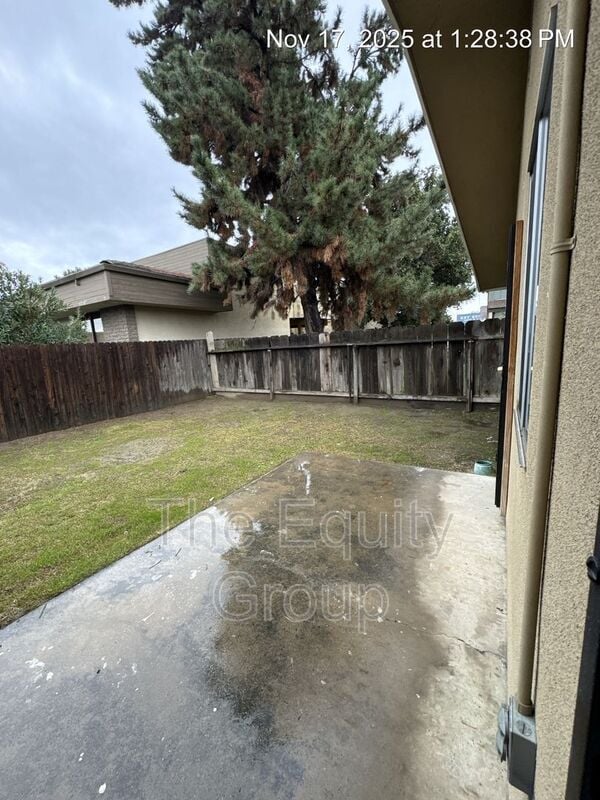 Building Photo - 2736 S Sallee St