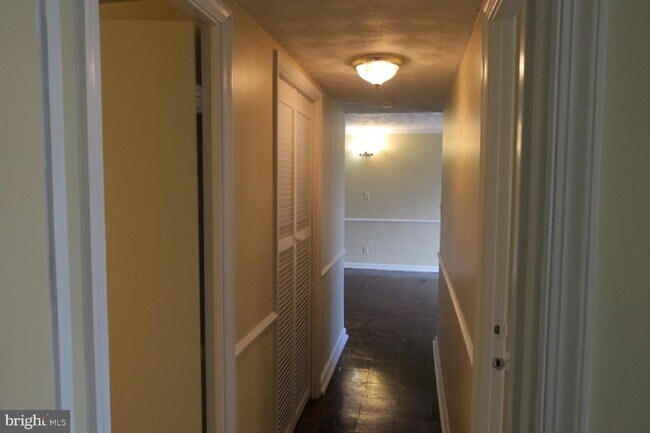 Building Photo - 5801 Quantrell Ave