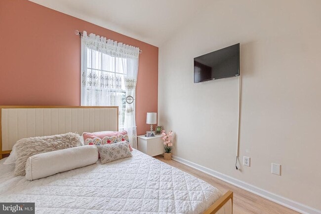 Building Photo - 321 Fountain St