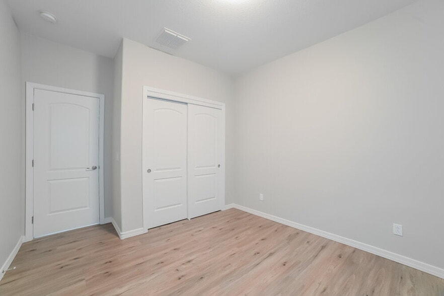 Building Photo - 19284 W Woodlands Ave