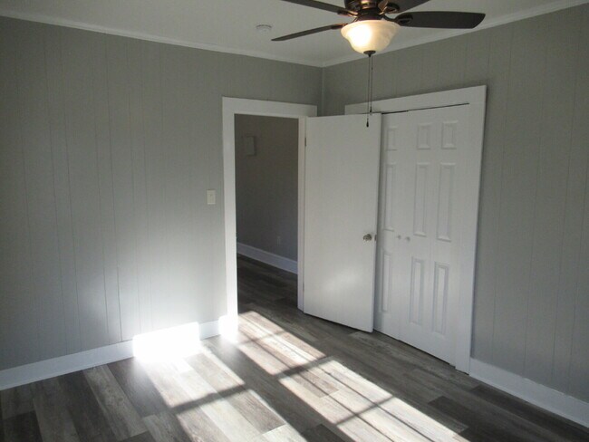 Building Photo - Check out this beautifully renovated white...