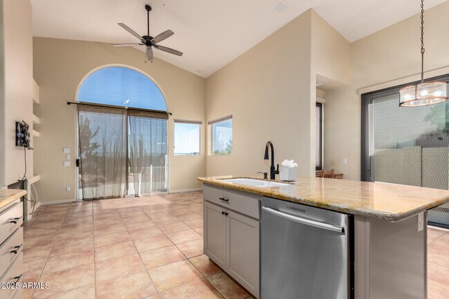 Building Photo - 11627 E Bella Vista Dr