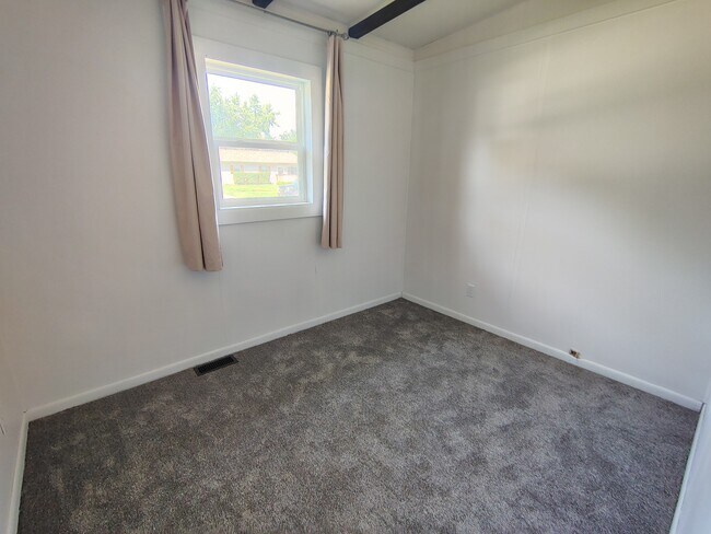 Building Photo - 1213 Kingsley Dr