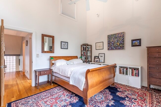 Building Photo - 54 Trowbridge St