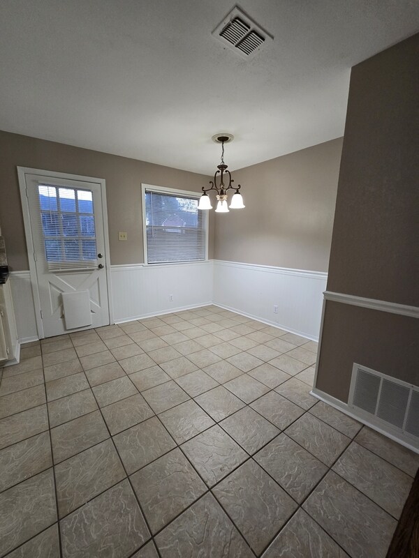 Building Photo - 505 E Acker Tap St