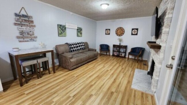 Building Photo - 1125 Penselwood Dr