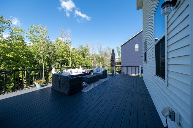 Building Photo - 5004 Trillium Cove NE