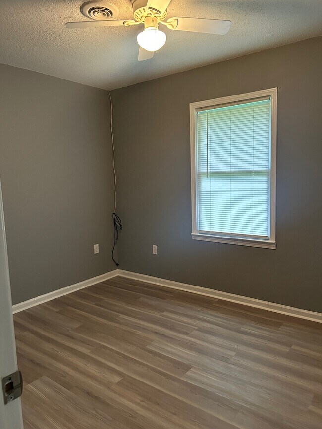 Building Photo - 3582 Greenwood Dr