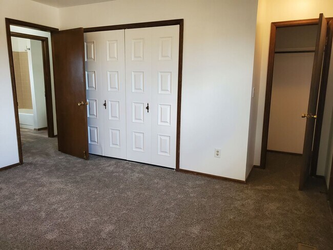 Building Photo - 5528 Fiesta Ln