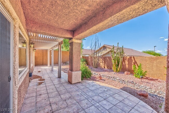 Building Photo - 10600 Royal Willow Pl