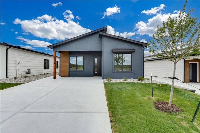 Building Photo - Beautiful Five Bedroom, Two Bathroom Falcon Falls
