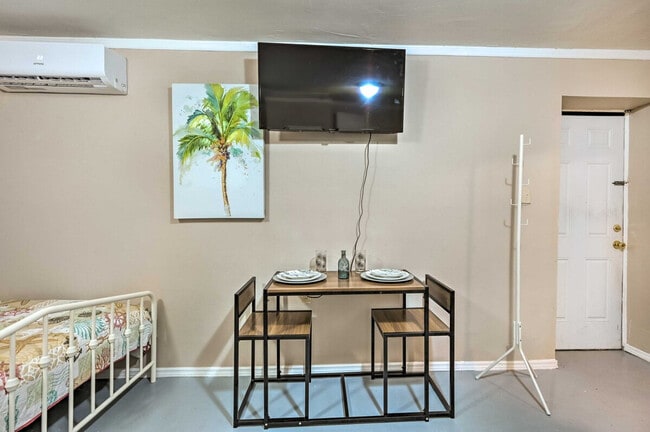 Building Photo - 7736 Sue Ellen Dr