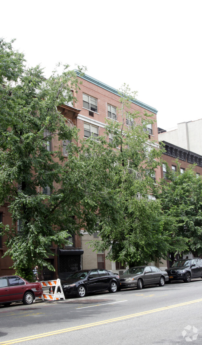 Building Photo - Flora Vista