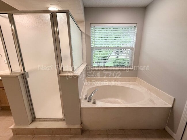 Building Photo - 816 Brookstone Ct