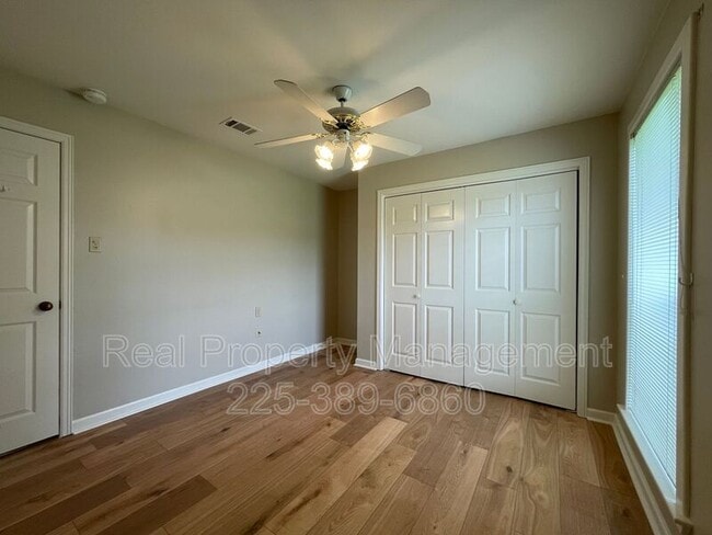 Building Photo - 2422 Riverside Dr