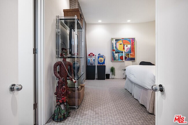 Building Photo - 6 Rocky Ln