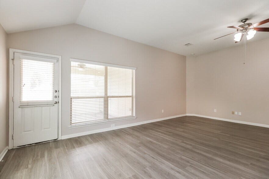 Building Photo - 603 Lake View Dr