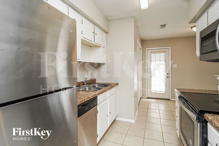 Building Photo - 1708 White Oak Ct