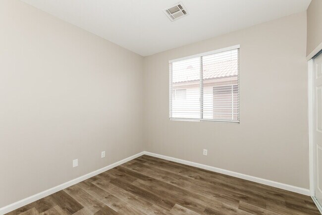 Building Photo - 9782 Vista Crest Ave