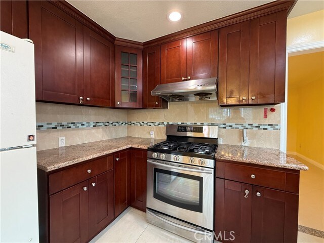 Building Photo - 1127 S Nantes Ave