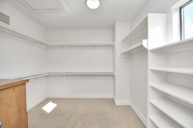 Building Photo - 2911 Chartres St